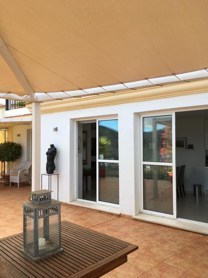 Penthouse Alora Apartman Kültér fotó